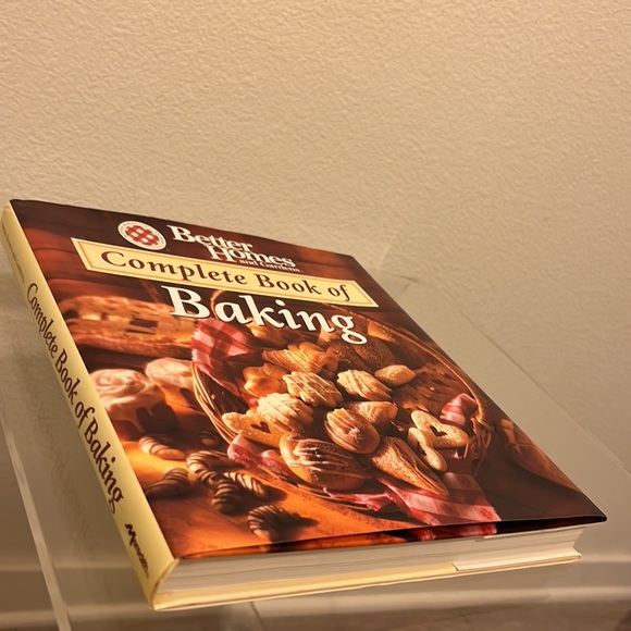 First Edition, 1995 Better Homes and Gardens Complete Book of Baking Hardcover - Picture 4 of 11